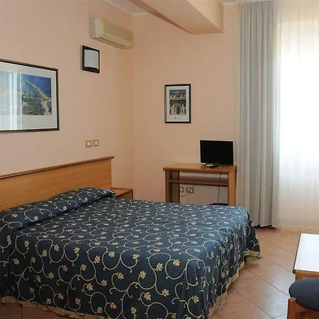 Gatto Bianco Casalabate فندق 3*