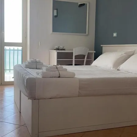 Gatto Bianco Casalabate 莱切