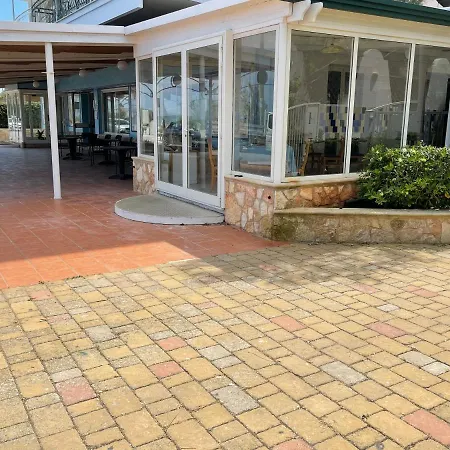 Gatto Bianco Casalabate 莱切