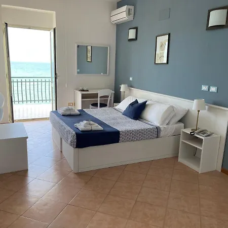 Gatto Bianco Casalabate فندق 3*