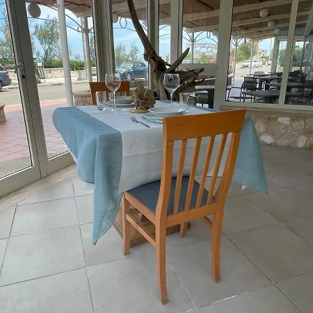 فندق Gatto Bianco Casalabate 3*