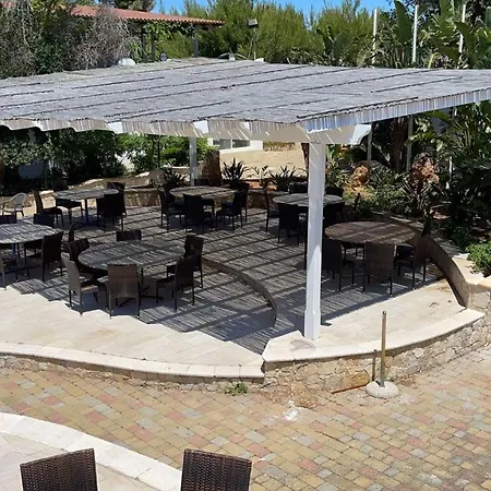 Gatto Bianco Casalabate فندق 3*