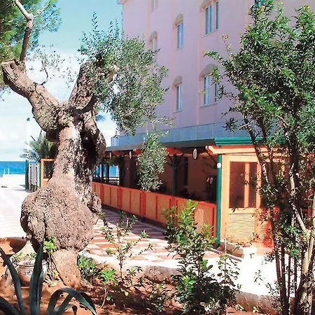 Gatto Bianco Casalabate ليتشي