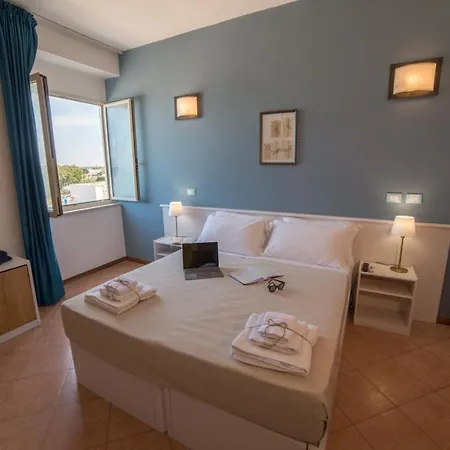 Hotel Gatto Bianco Casalabate 3*