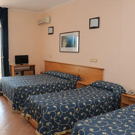Hotel Gatto Bianco Casalabate 3*