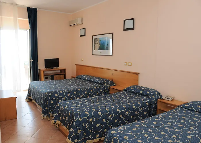 Hotel Gatto Bianco Casalabate 3*